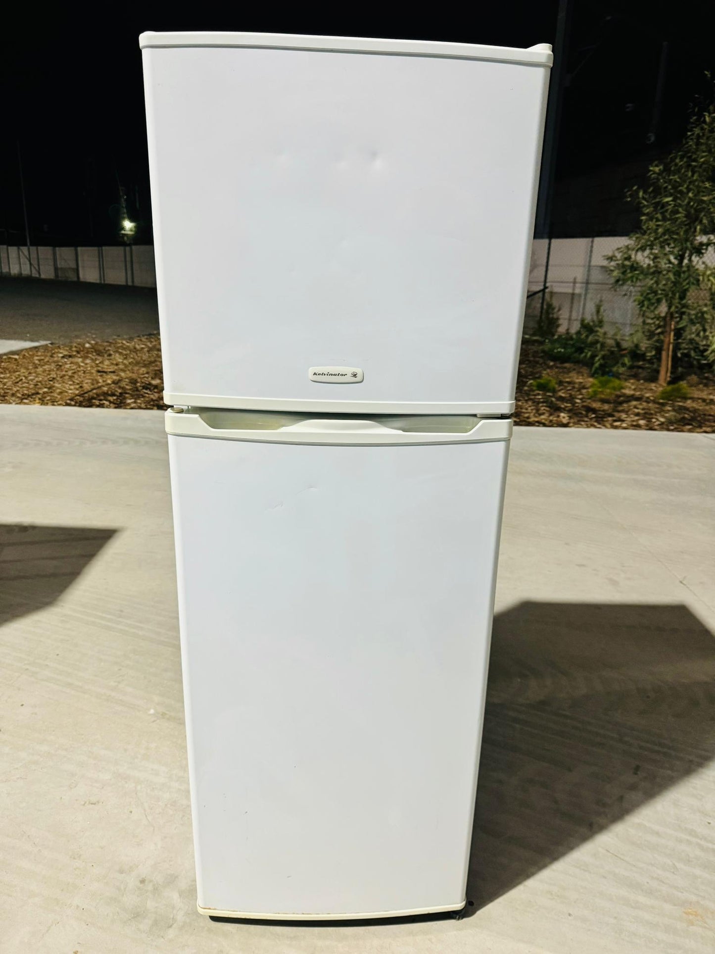 **KELVINATOR 245 LITRES FRIDGE FREEZER**