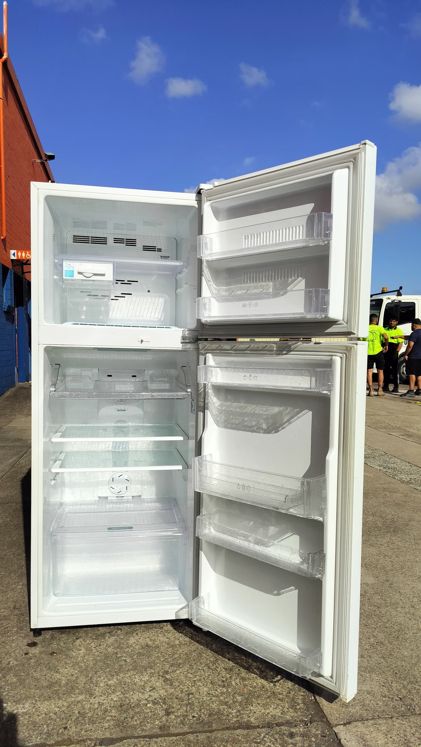 **LG 315 LITRES FRIDGE FREEZER**