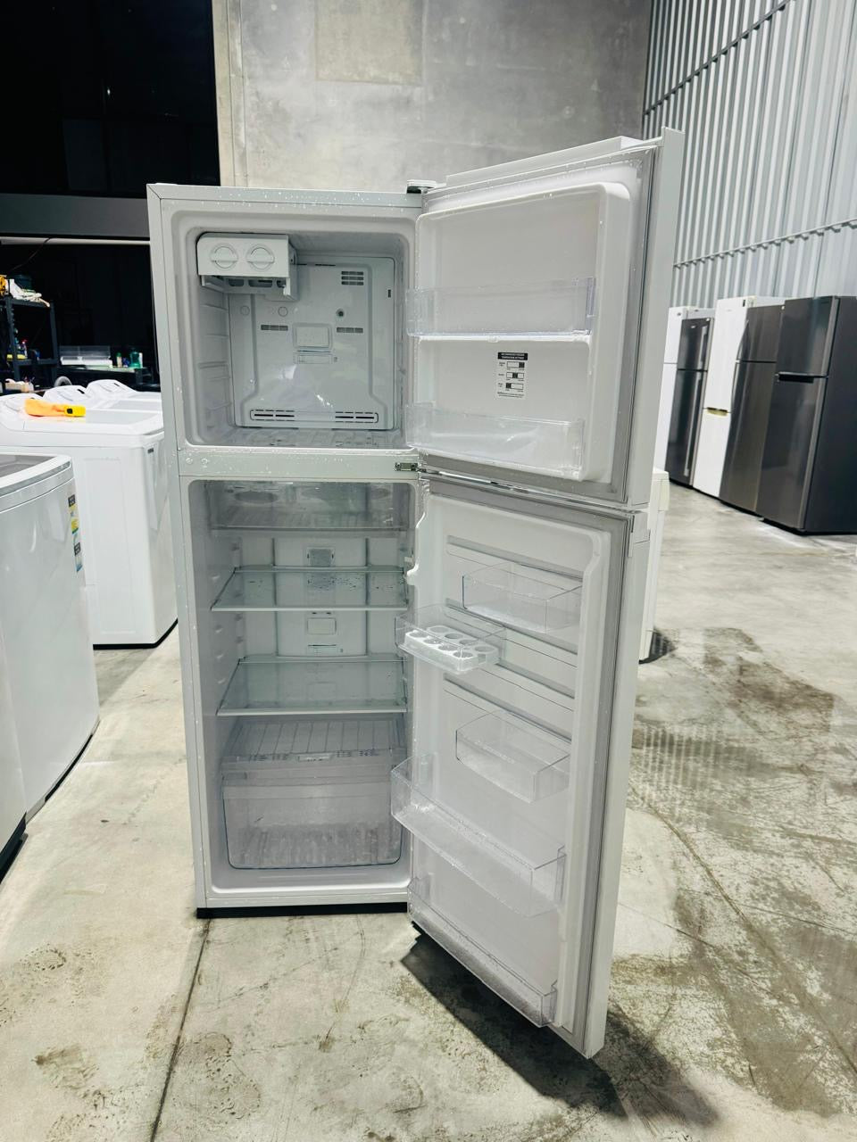 **WESTINGHOUSE 276 LITRES FRIDGE FREEZER**