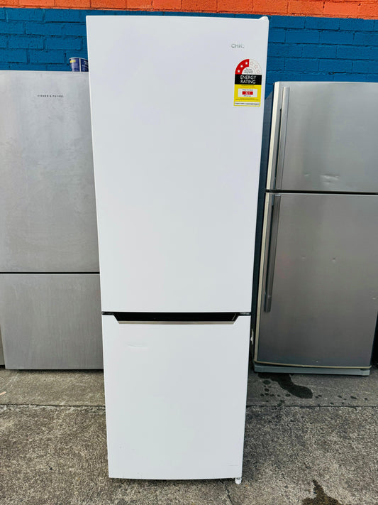 **CHIQ 251 LITRES FRIDGE FREEZER**