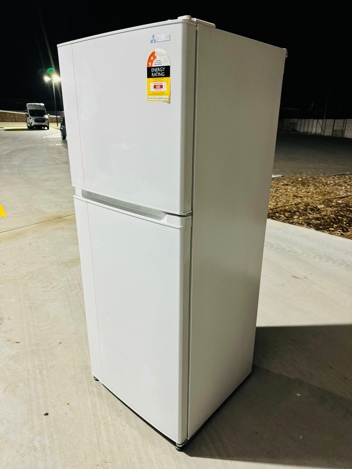 **MITSUBISHI 420 LITRES FRIDGE FREEZER**