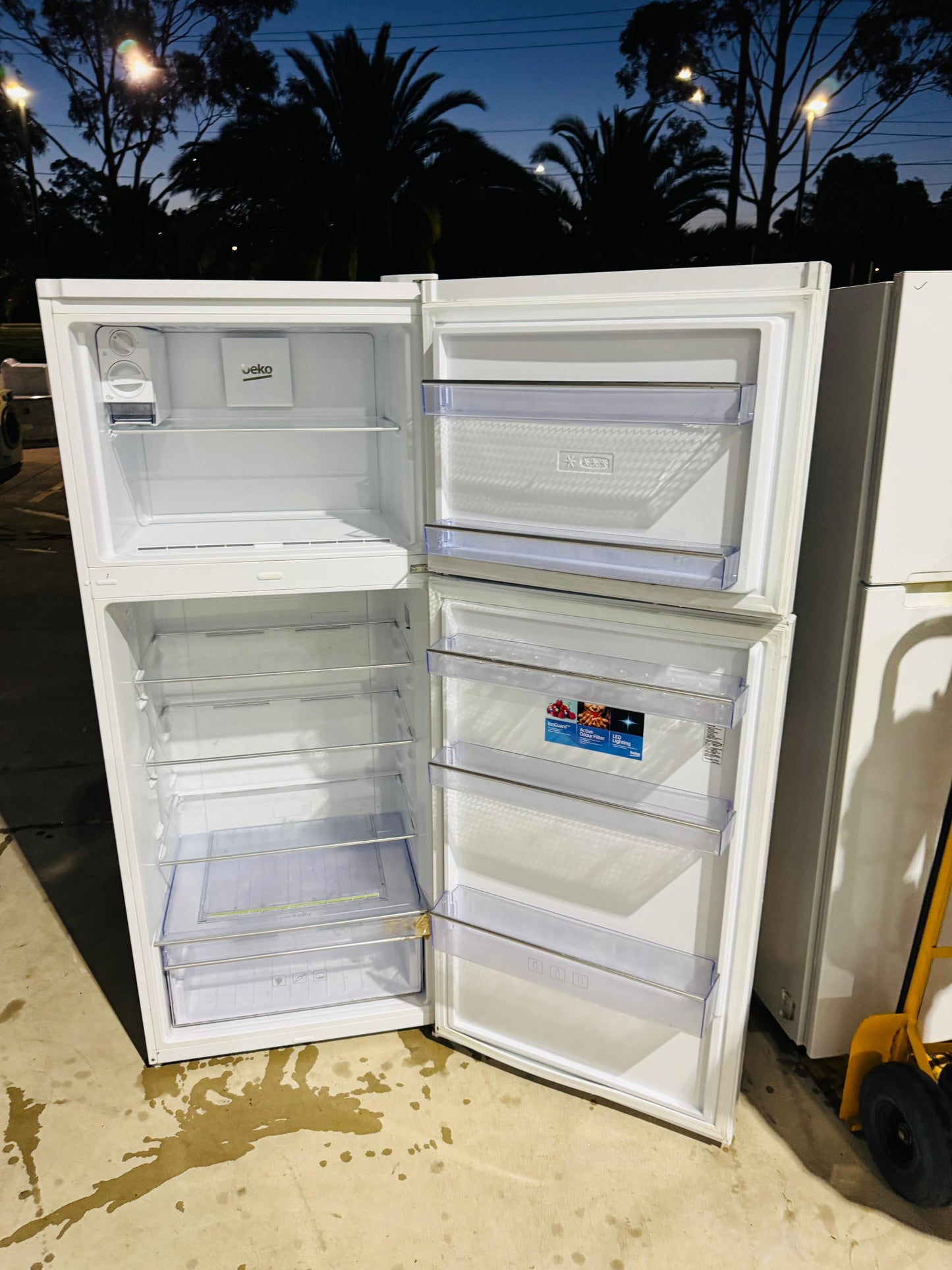 **BEKO 400 LITRES FRIDGE FREEZER**