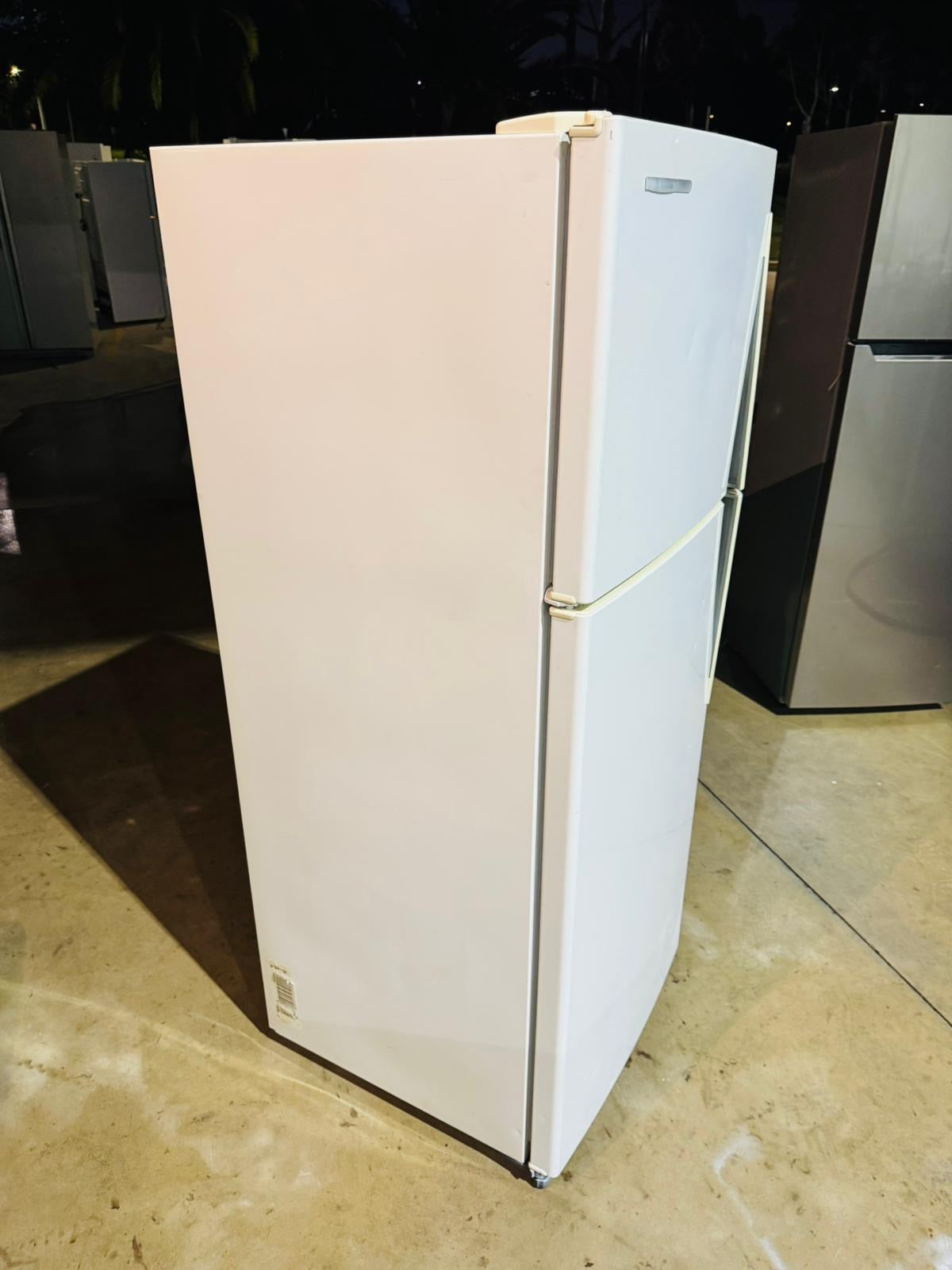 **WESTINGHOUSE 280 LITRES FRIDGE FREEZER**