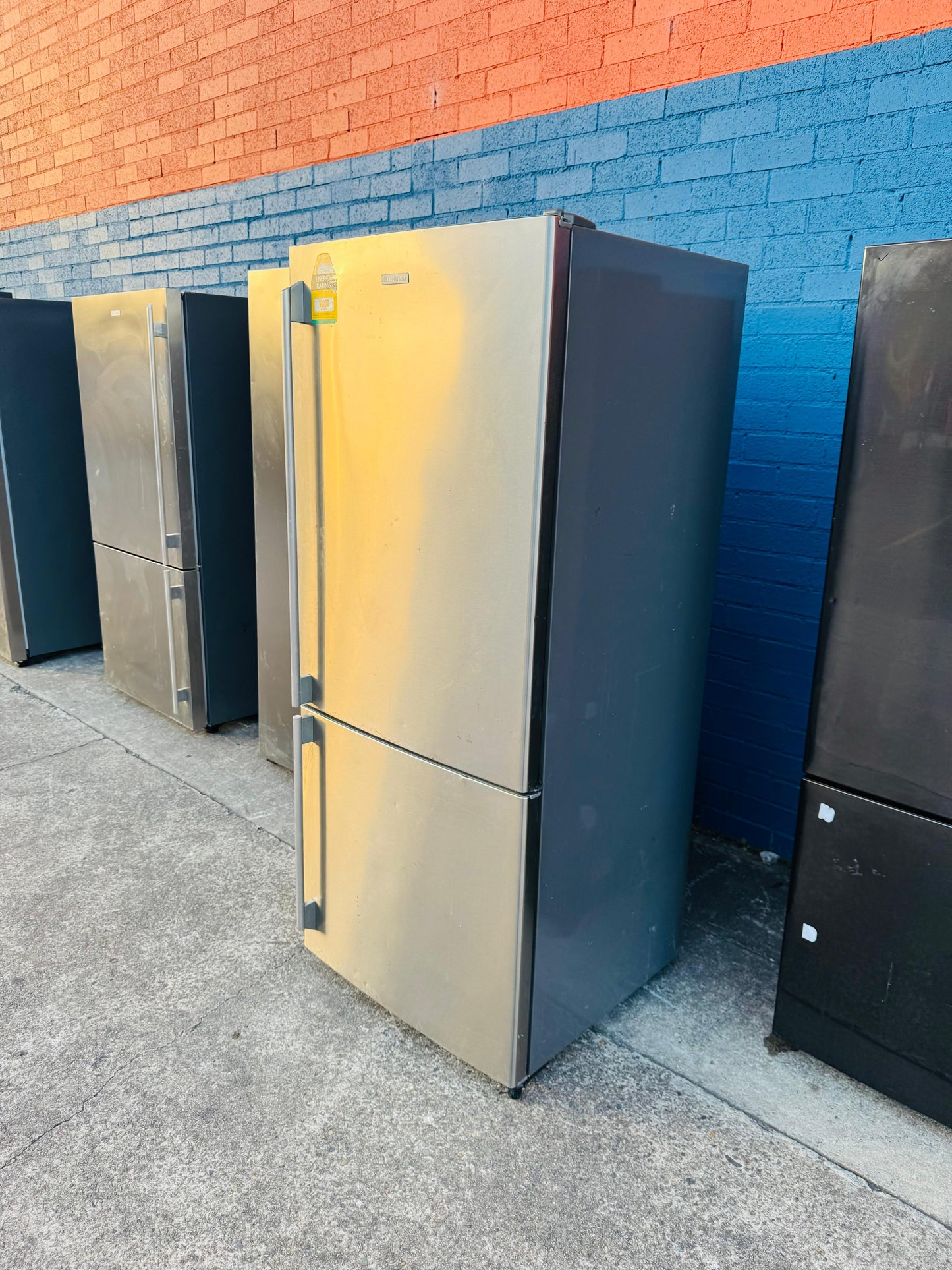 **ELECTROLUX 430 LITRES FRIDGE FREEZER**