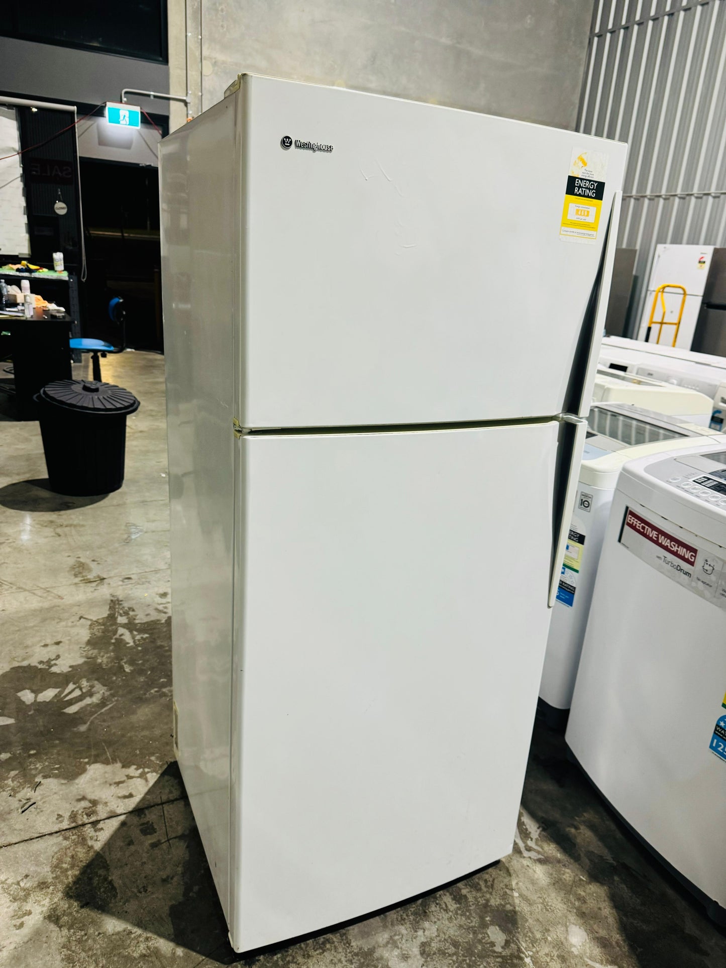 **WESTINGHOUSE 420 LITRES FRIDGE FREEZER**