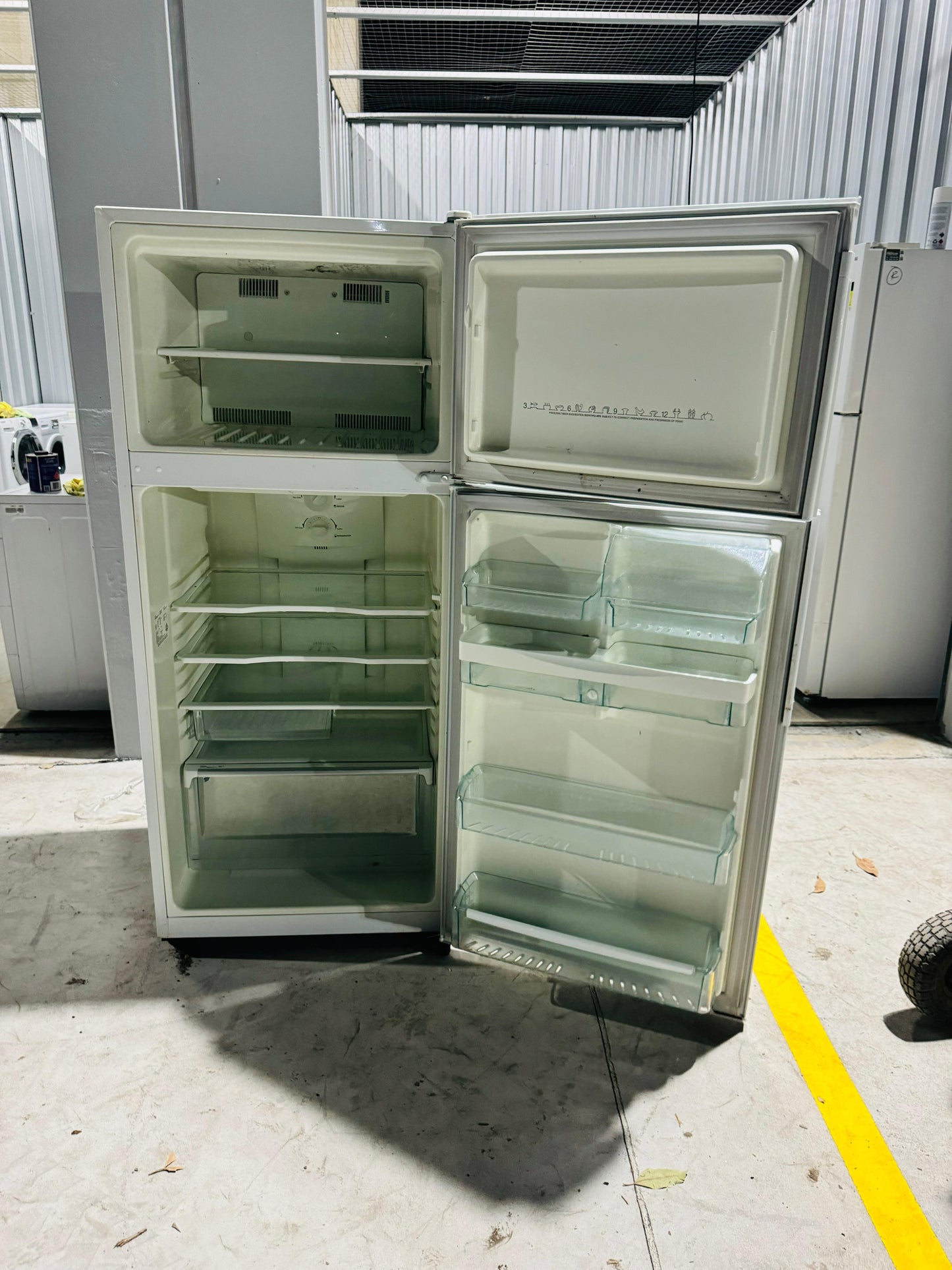 **WESTINGHOUSE 420 LITRES FRIDGE FREEZER**