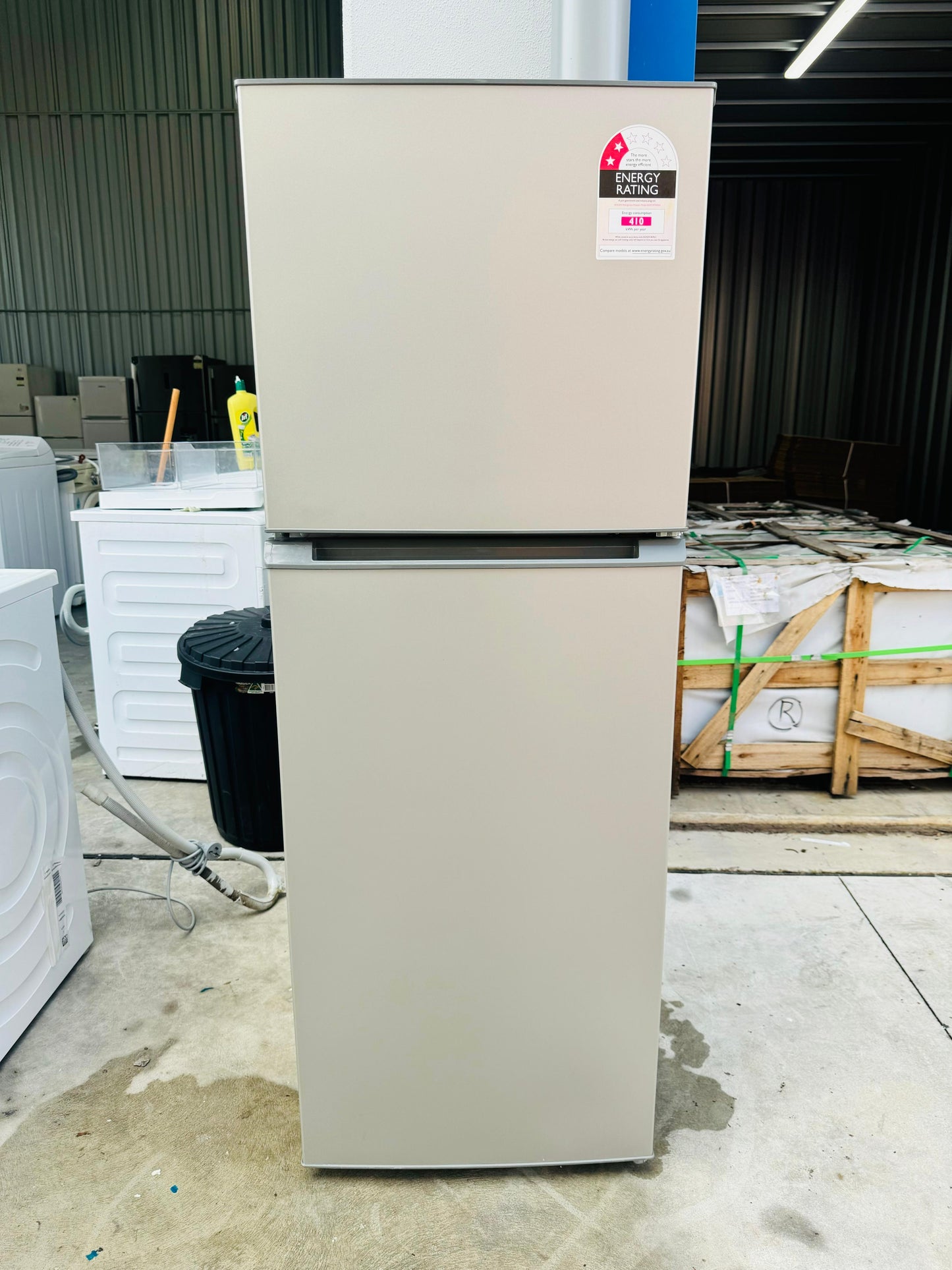 **KOGAN 239 LITRES FRIDGE FREEZER**