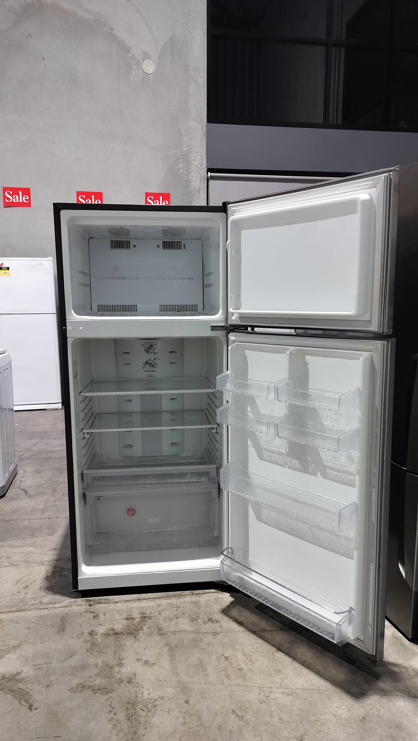 **ELECTROLUX 420 LITRES FRIDGE FREEZER**