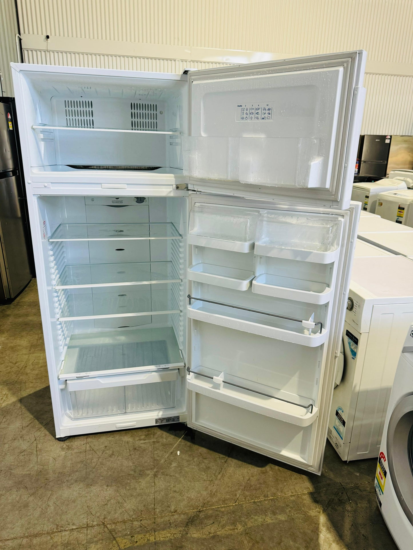 **FISHER & PAYKEL 447 LITRES FRIDGE FREEZER**