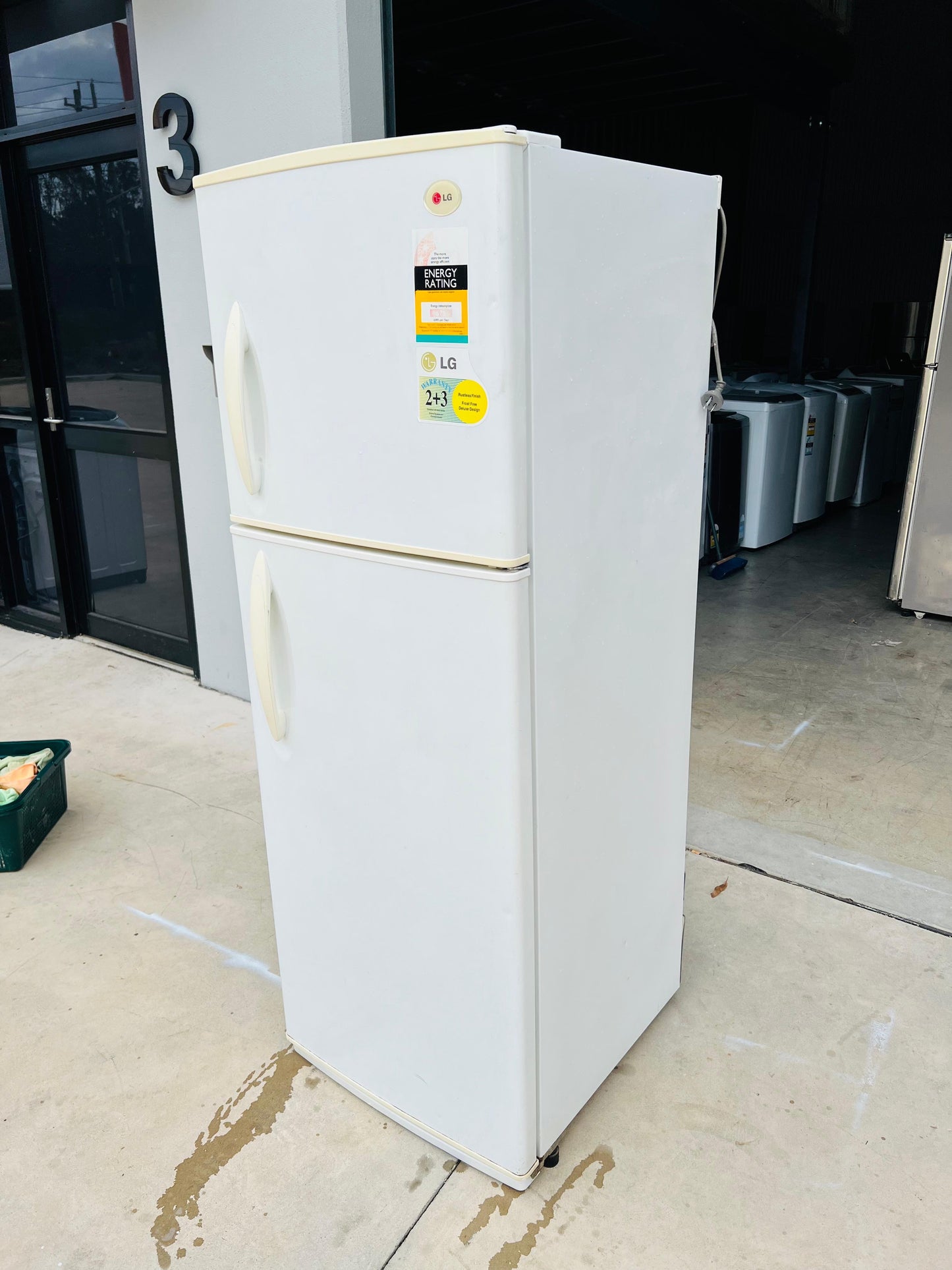 **LG 339 LITRES FRIDGE FREEZER**