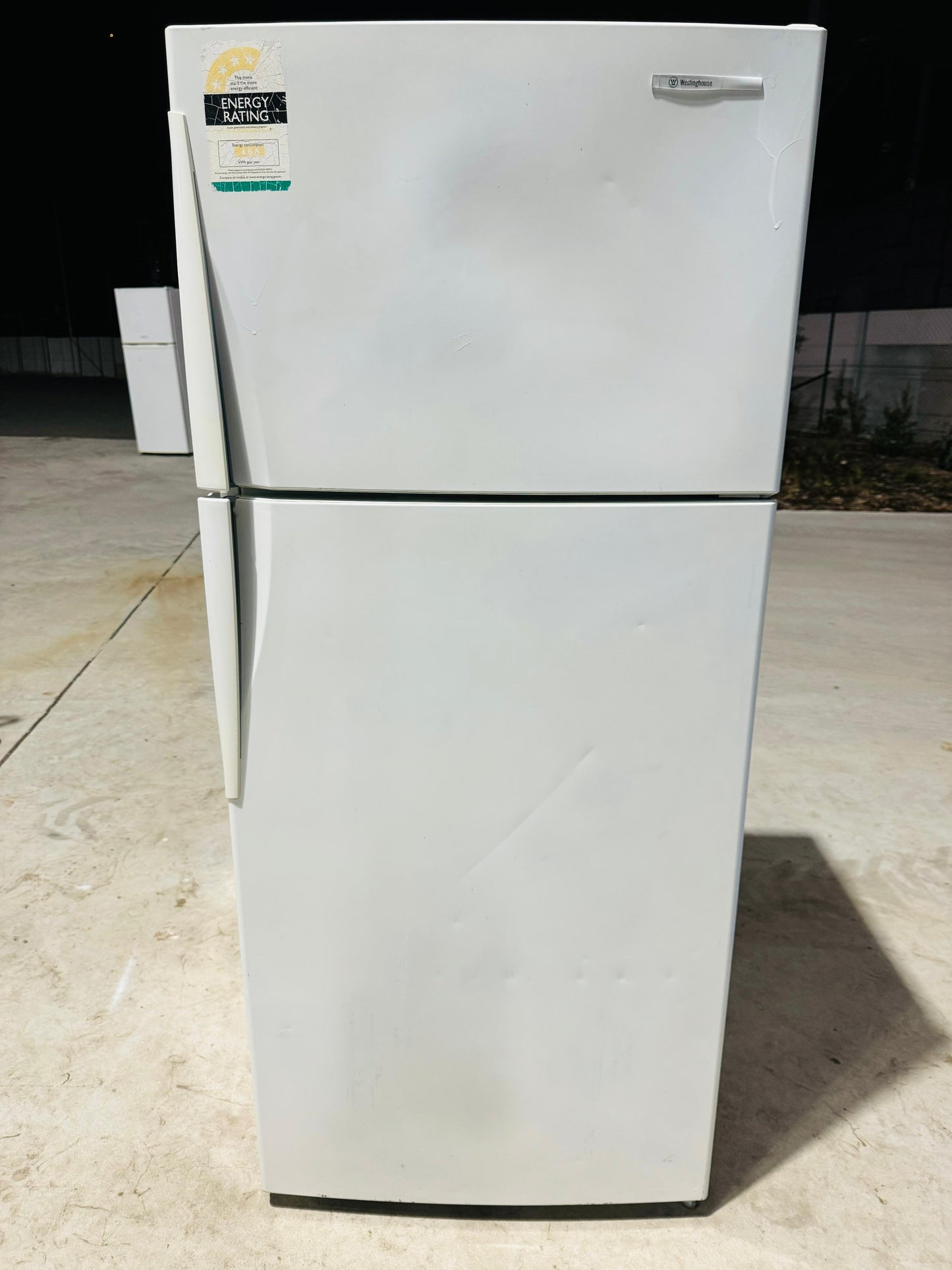 **WESTINGHOUSE 420 LITRES FRIDGE FREEZER**