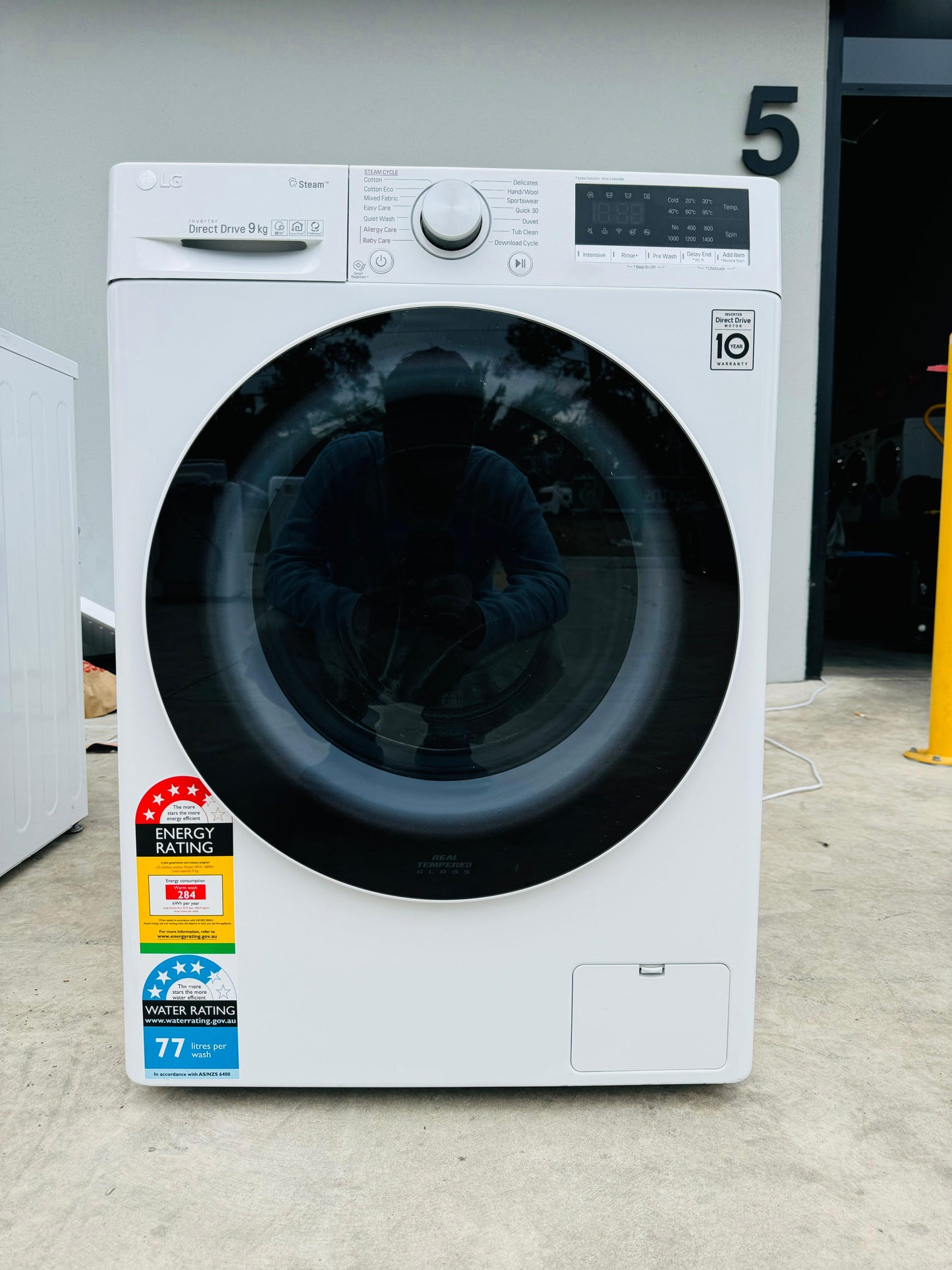 **LG 9KGS FRONT LOADER WASHING MACHINE**