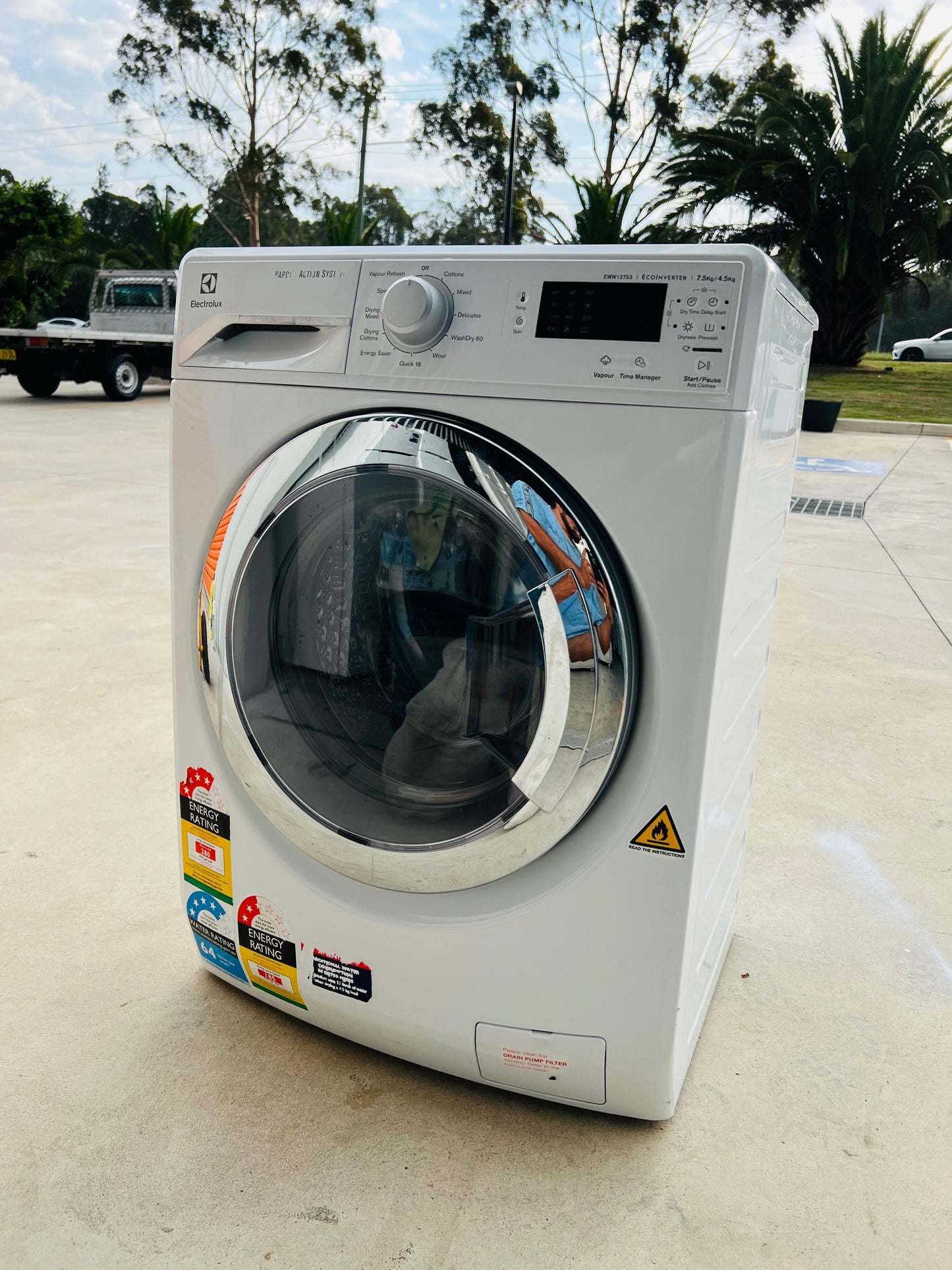 **ELECTROLUX 7.5 KGS FRONT LOADER WASHING MACHINE**