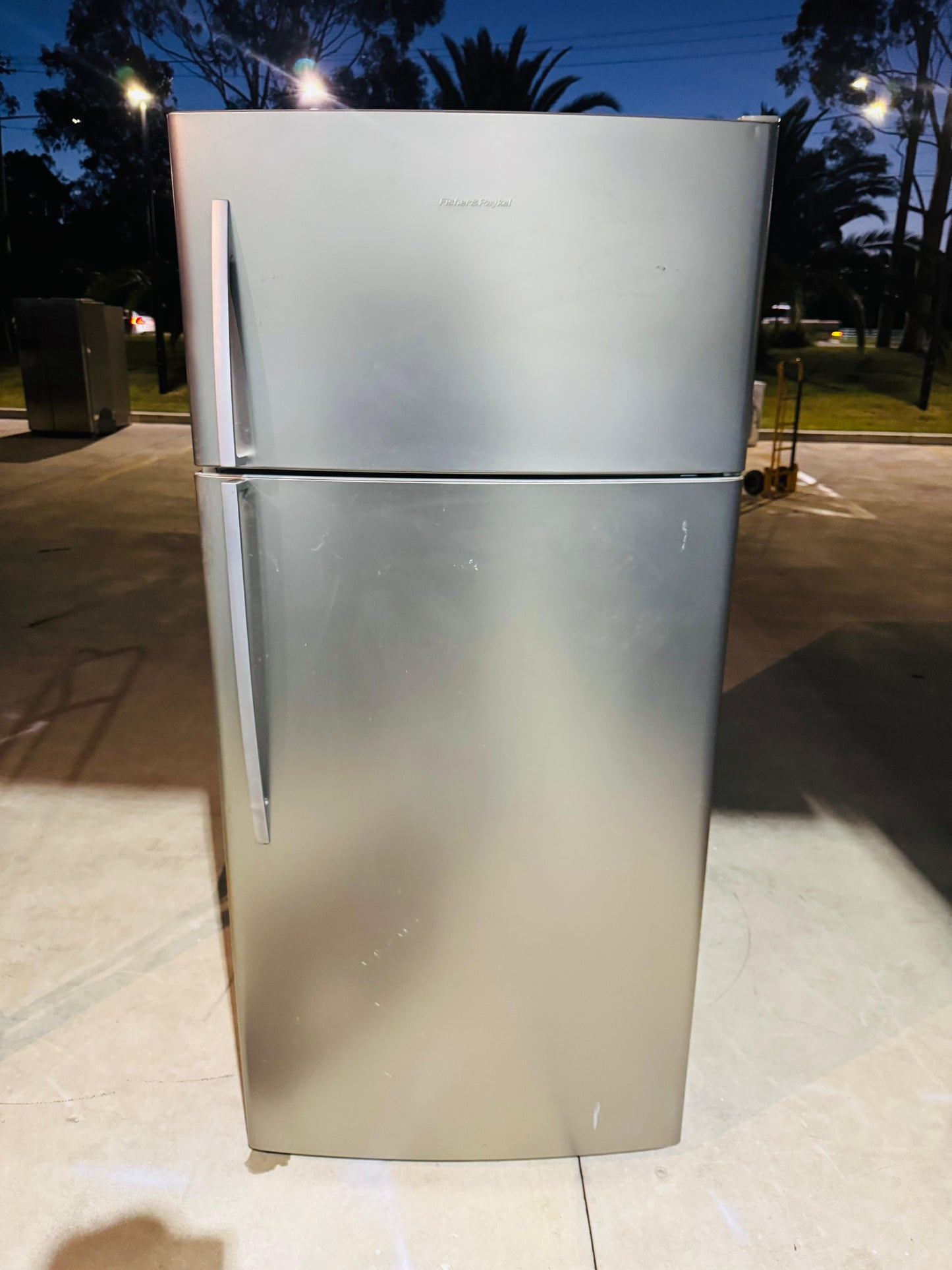 **FISHER & PAYKEL 517 LITRES FRIDGE FREEZER**