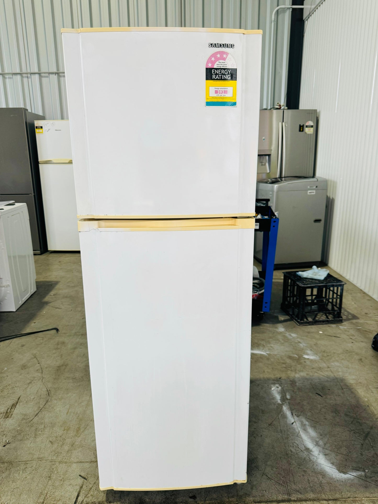 **SAMSUNG 244 LITRES FRIDGE FREEZER**