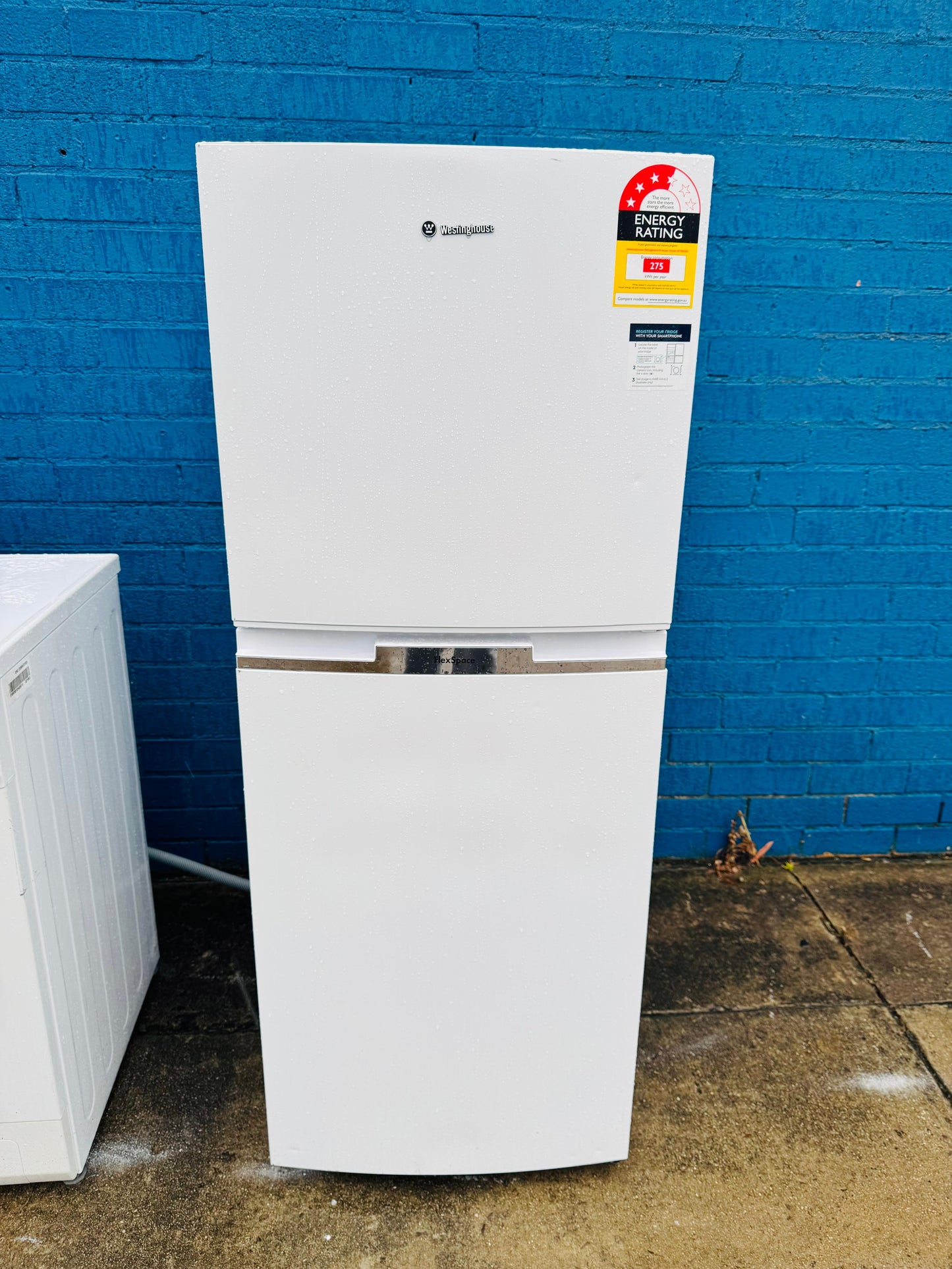 **WESTINGHOUSE 230 LITRES FRIDGE FREEZER**