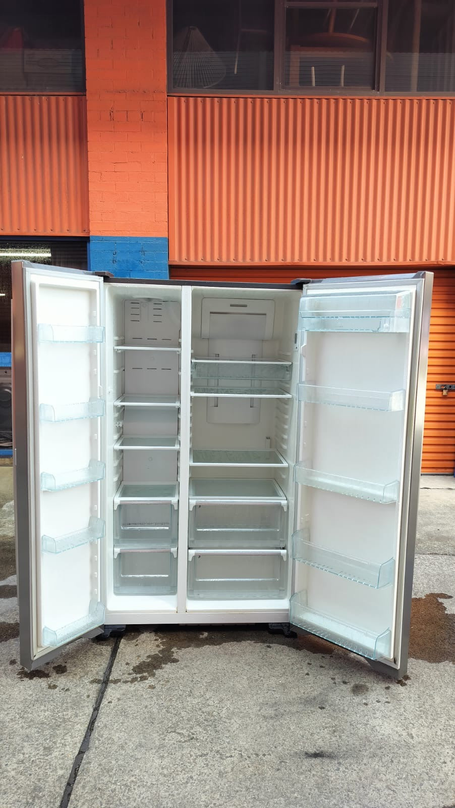 **WESTINGHOUSE SIDE BY SIDE 700 LITRES FRIDGE FREEZER & WATER DISPENSER **