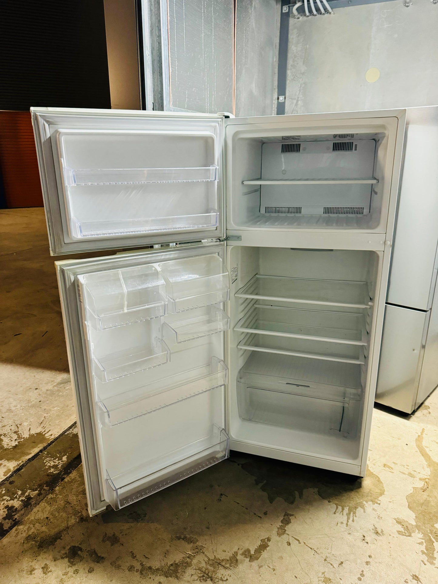 **KELVINATOR 420 LITRES FRIDGE FREEZER**