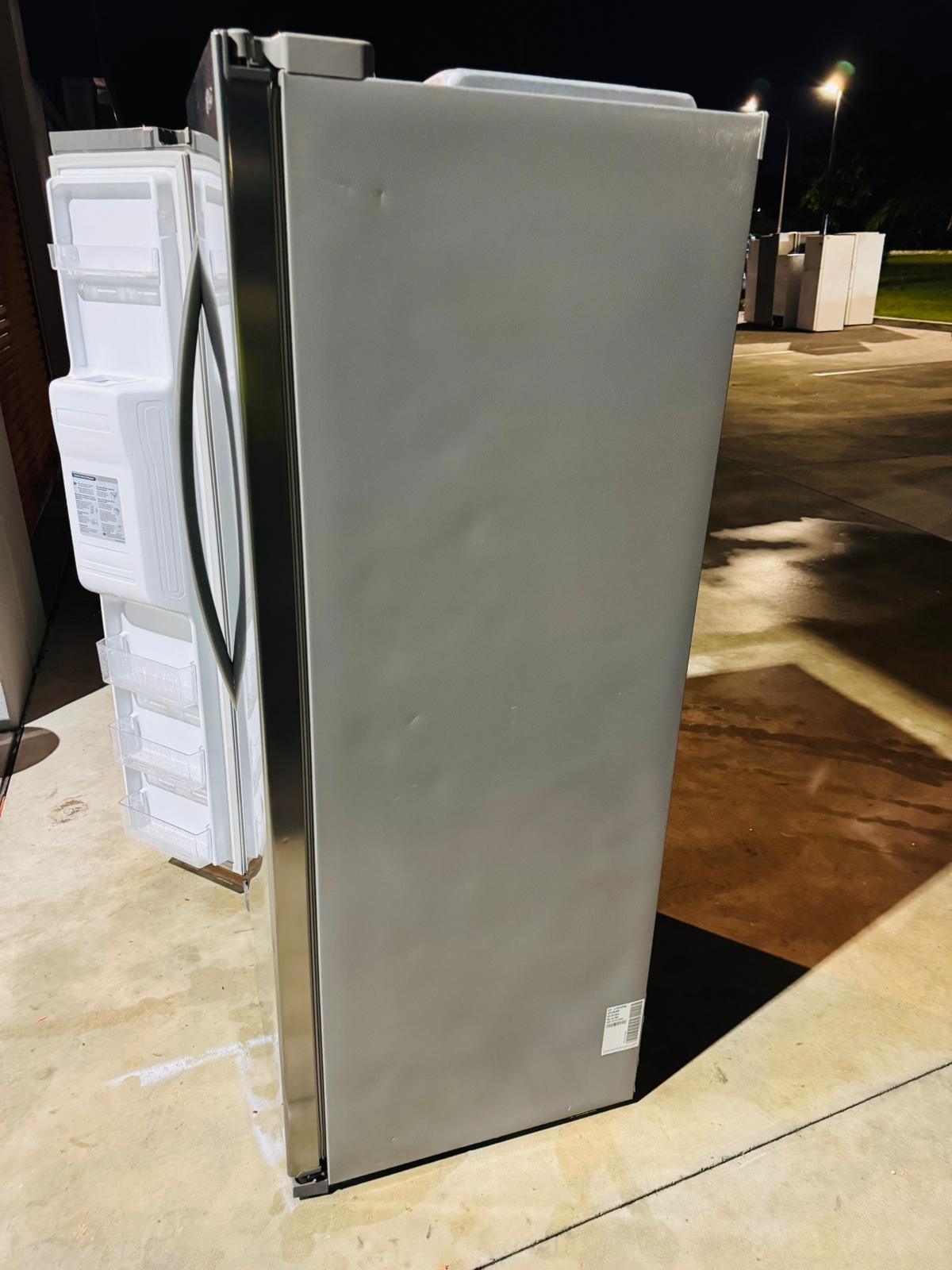 **LG 563 LITRES SIDE BY SIDE DOOR FRIDGE FREEZER**