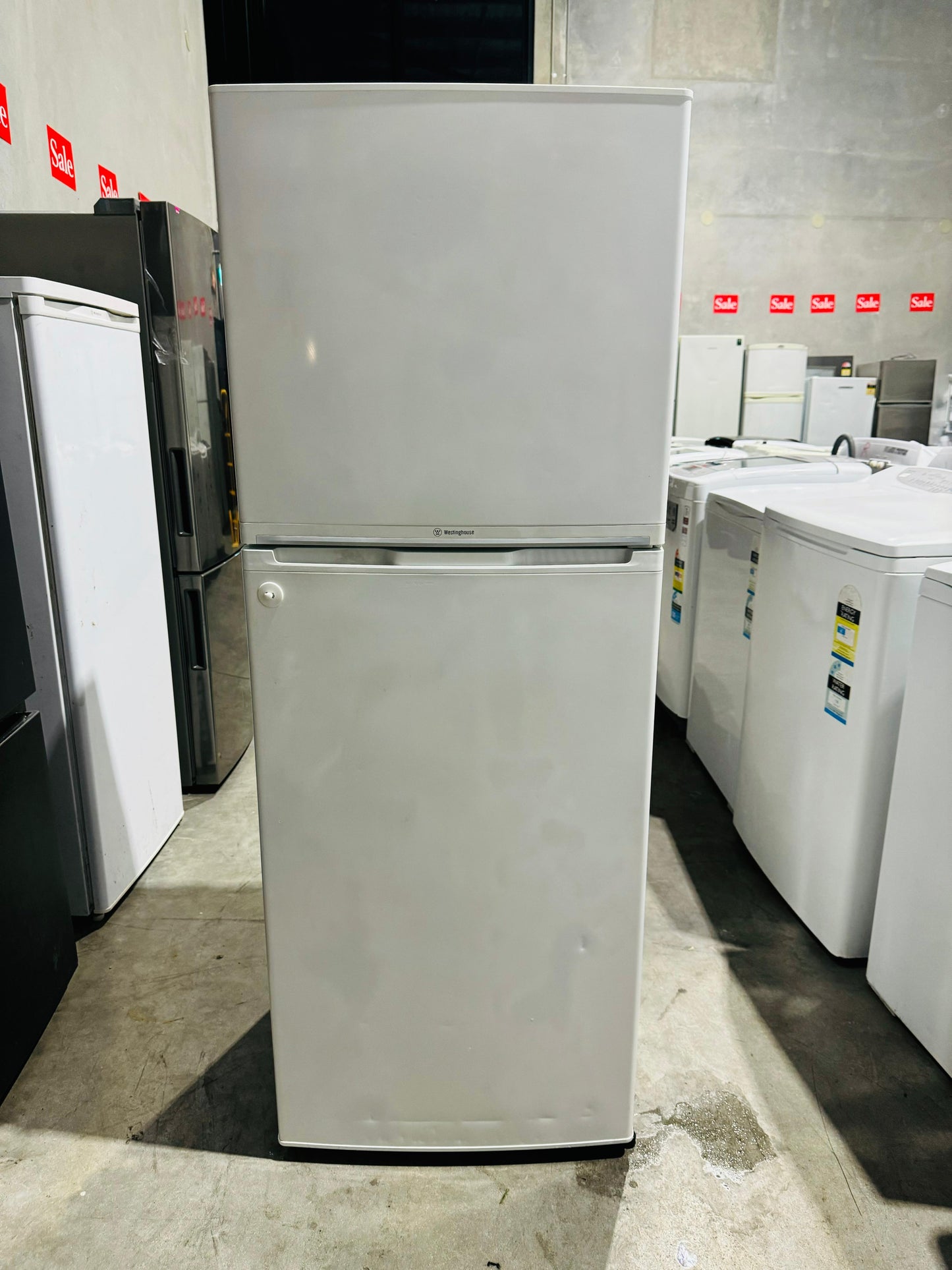 **WESTINGHOUSE 310 LITRES FRIDGE FREEZER**