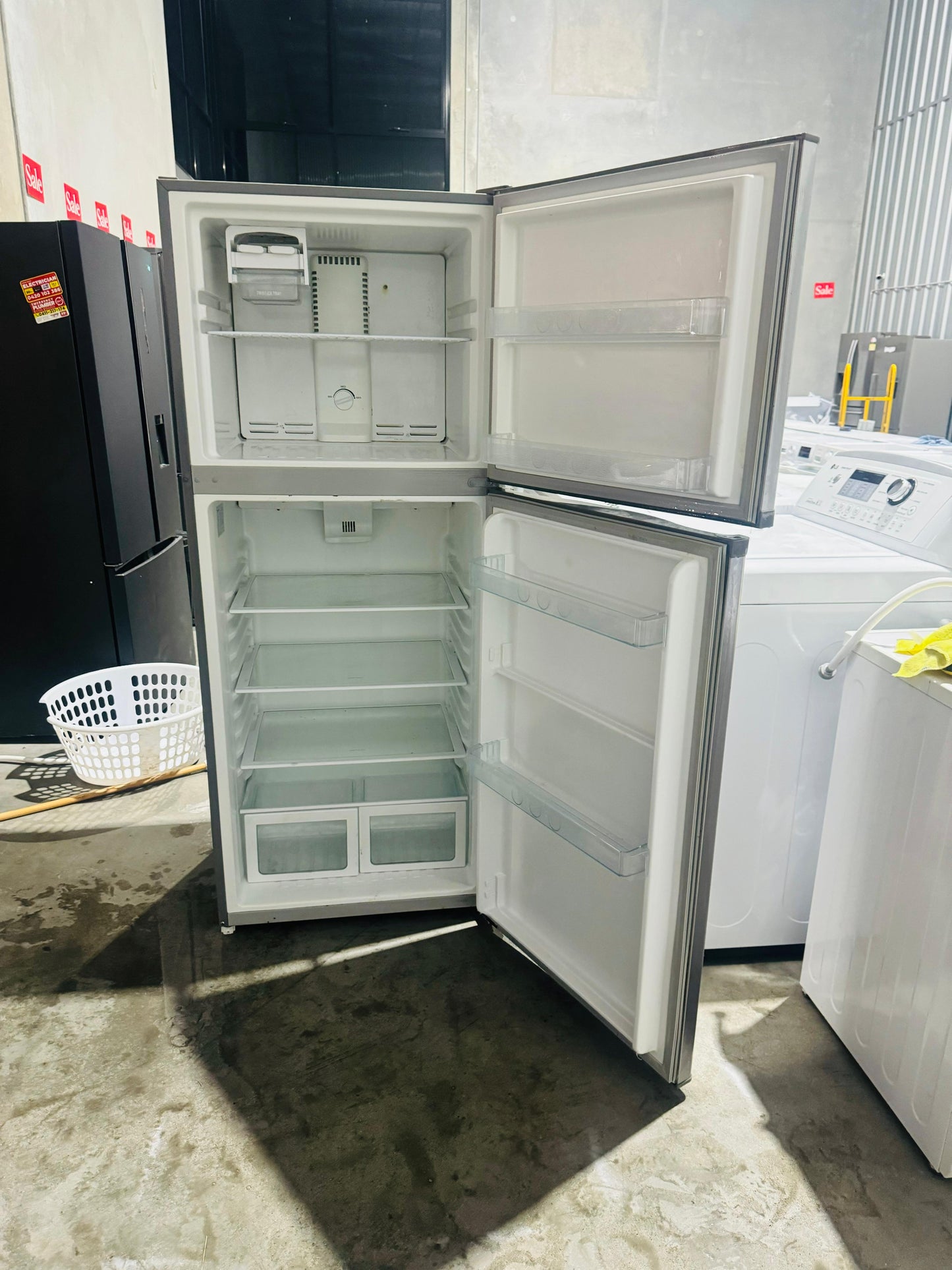 **CHANGHONG 400 LITRES FRIDGE FREEZER**