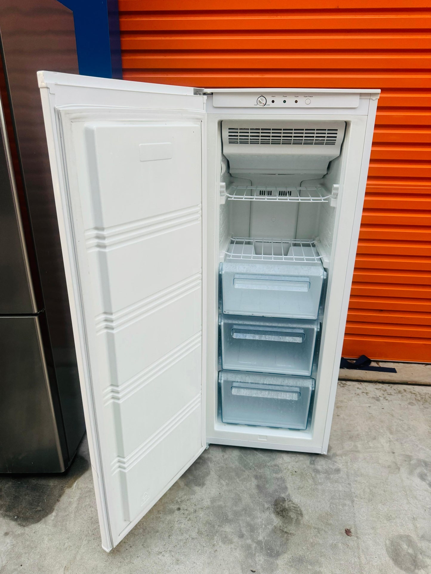 **HISENSE 175 LITRES FREEZER**