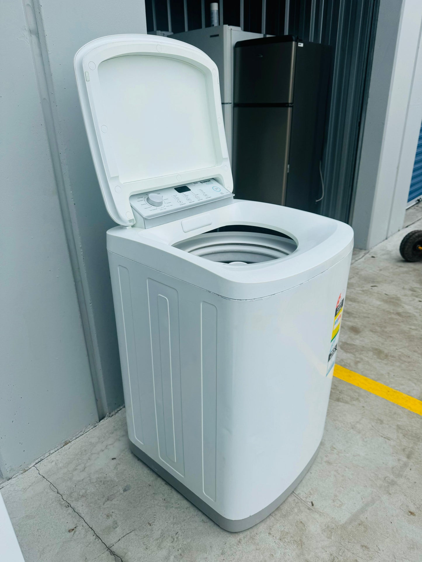 **SIMPSON 5.5 KGS TOP LOADER WASHING MACHINE**