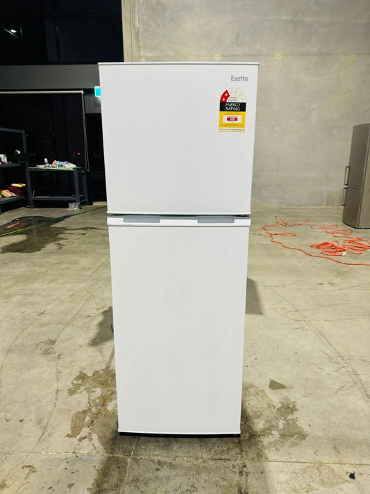 **ESATTO 239 LITRES FRIDGE FREEZER**