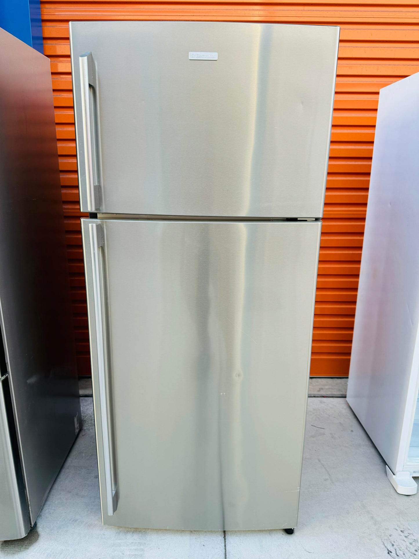 **ELECTROLUX 420 LITRES FRIDGE FREEZER**