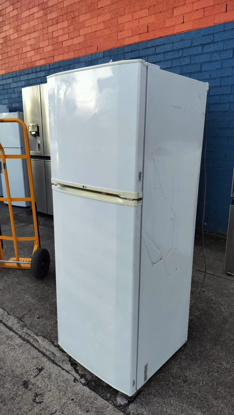 **LG 205 LITRES FRIDGE FREEZER**