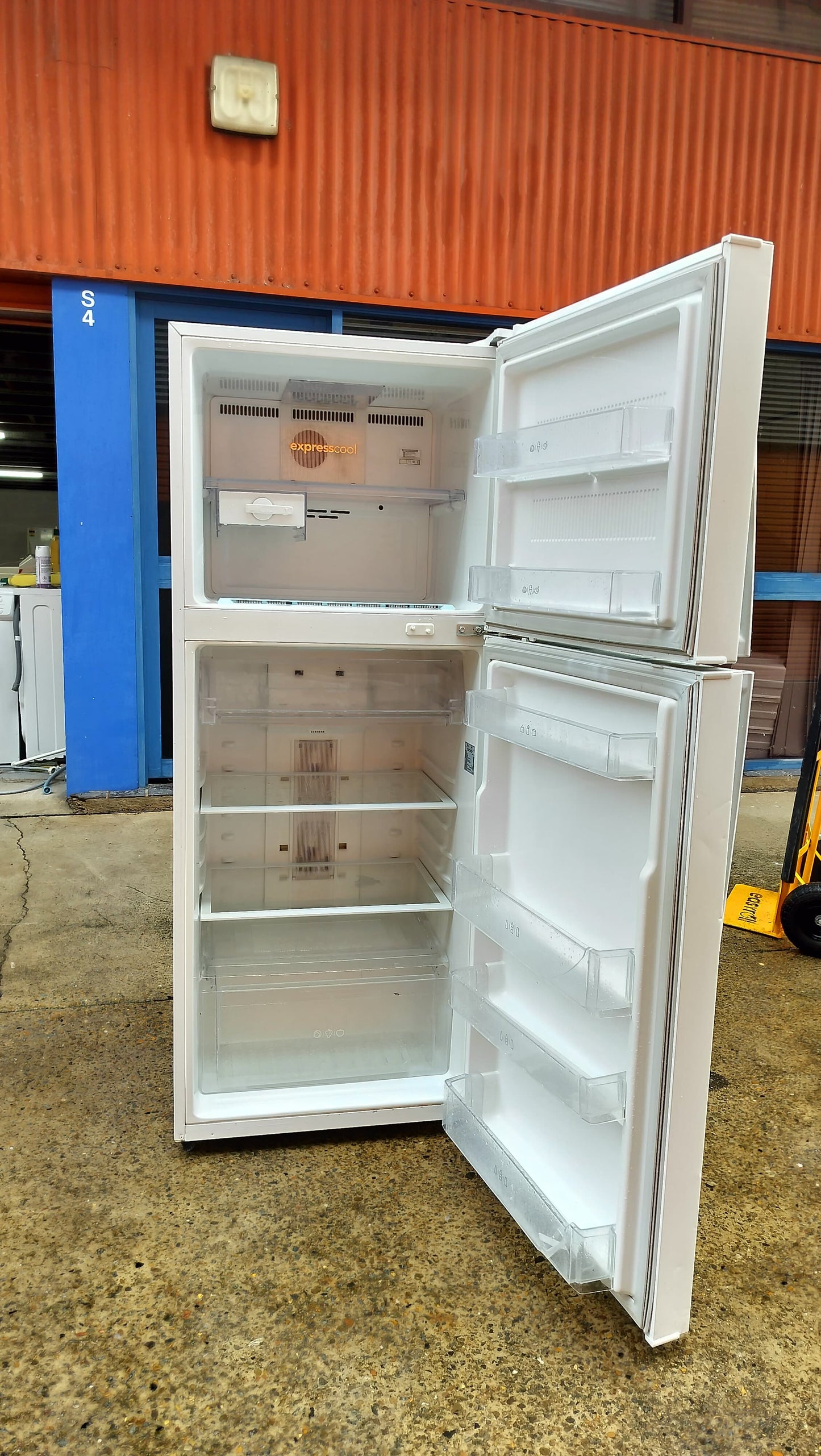 **LG 422 LITRES FRIDGE FREEZER**