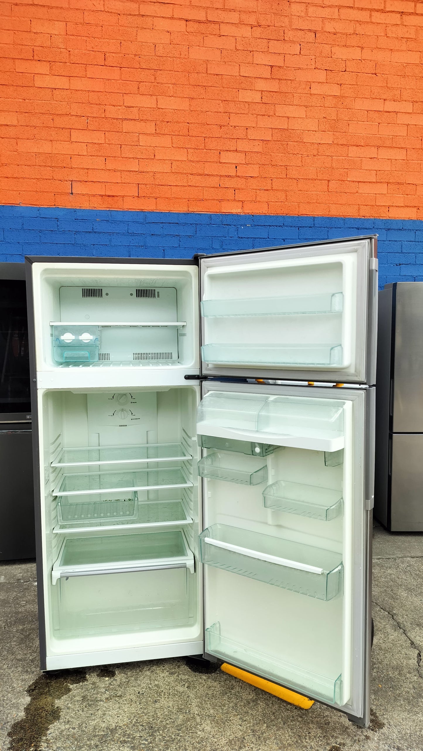 **WESTINGHOUSE 390 LITRES FRIDGE FREEZER**