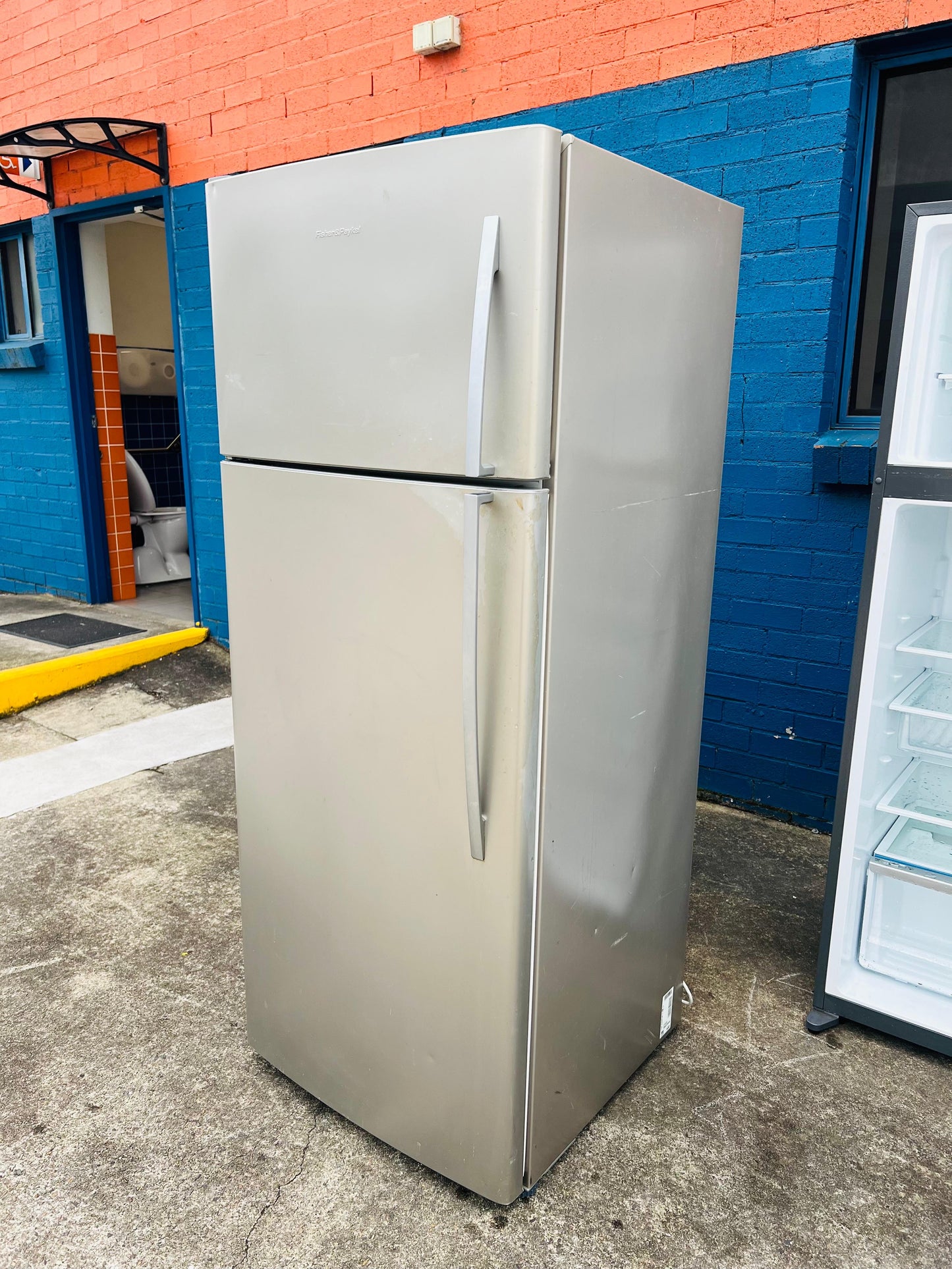 **FISHER & PAYKEL 447 LITRES FRIDGE FREEZER**