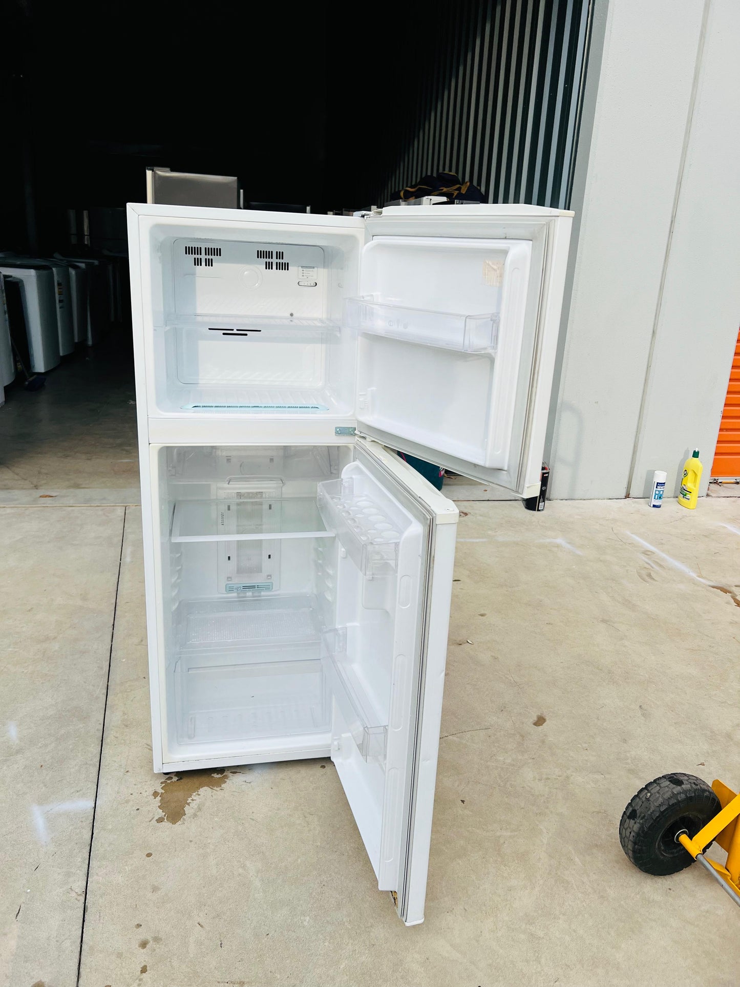 **LG 205 LITRES FRIDGE FREEZER**