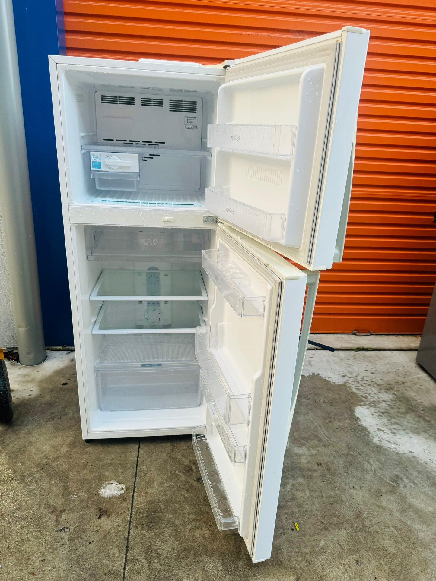 **LG 315 LITRES FRIDGE FREEZER**