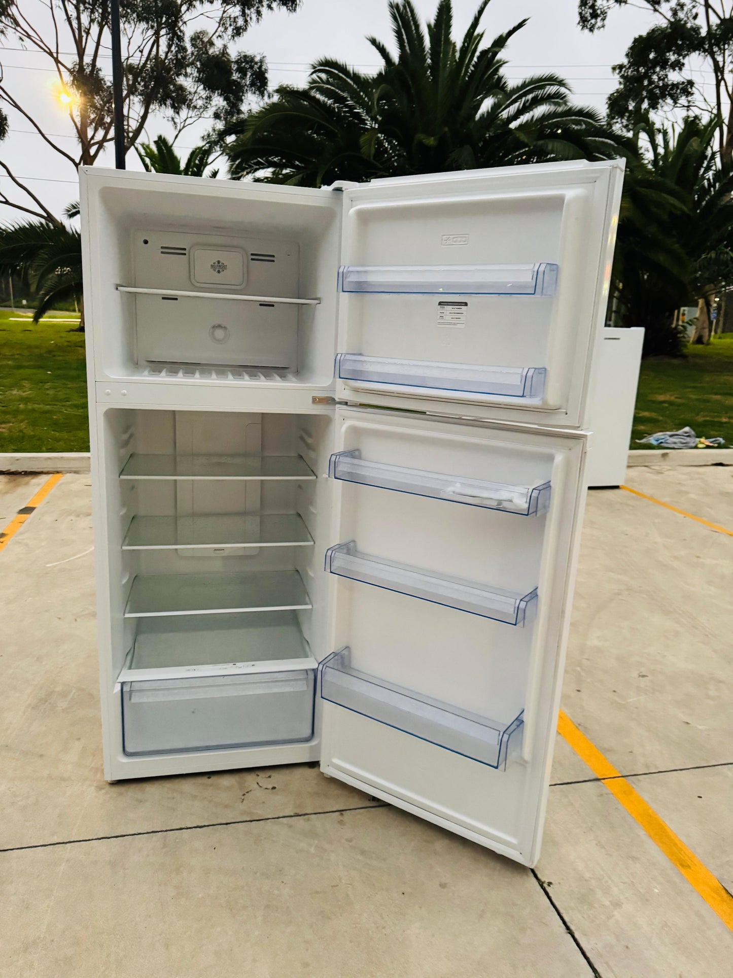 **YOKOHAMA 415 LITRES FRIDGE FREEZER**