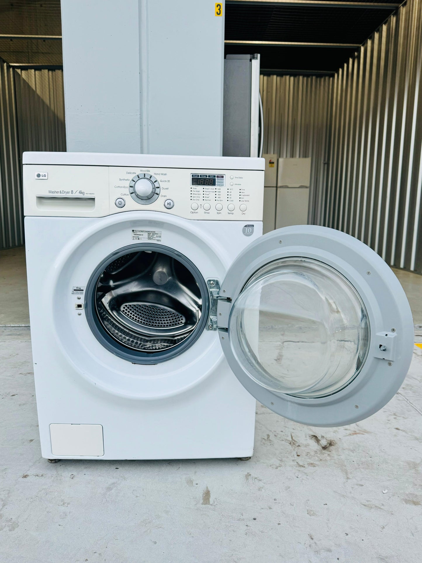 **LG 8KGS FRONT LOADER WASHING MACHINE**