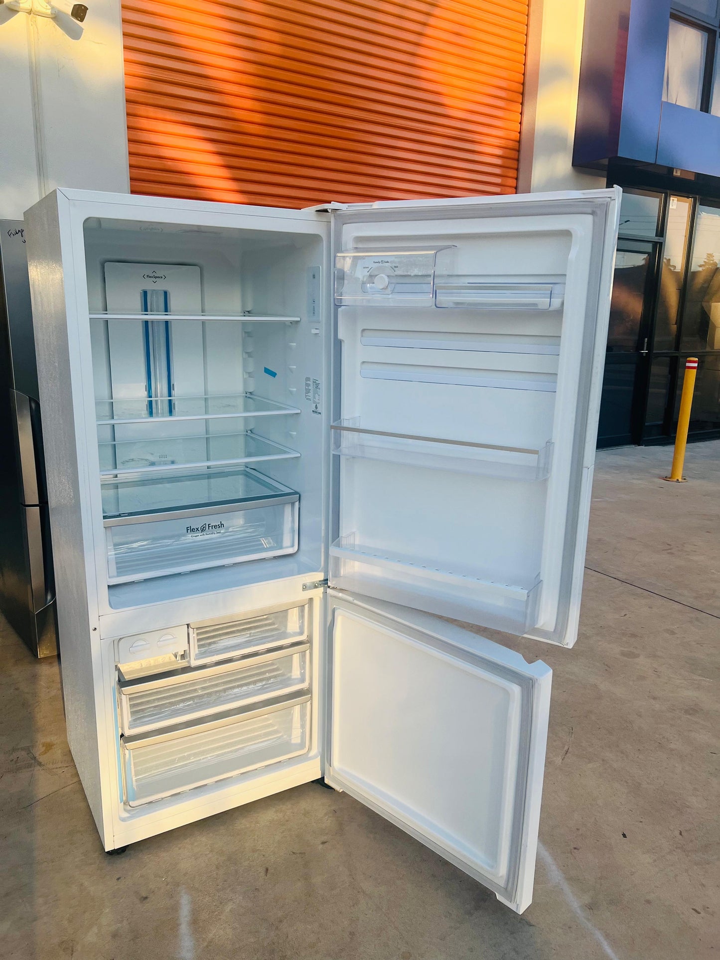 **WESTINGHOUSE 454 LITRES FRIDGE FREEZER**