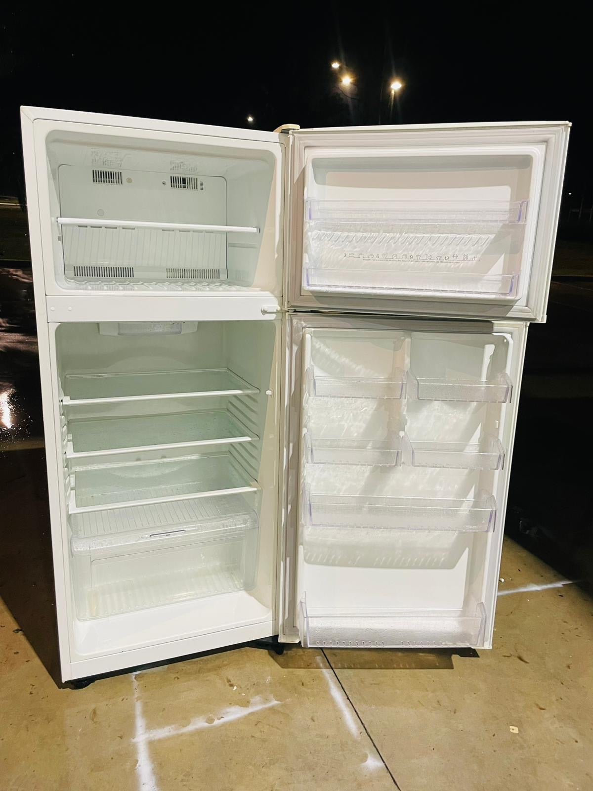 **KELVINATOR 420 LITRES FRIDGE FREEZER**