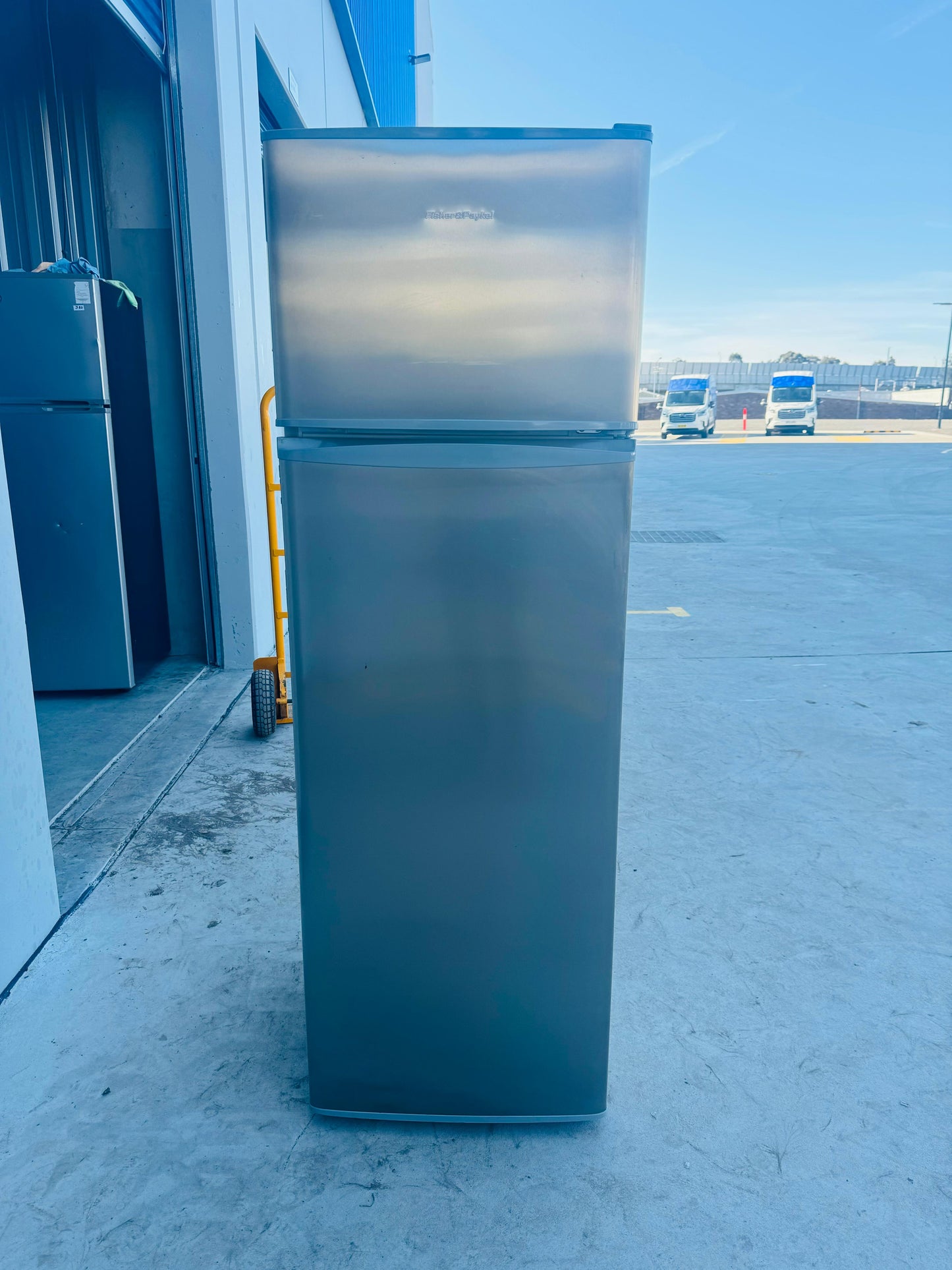 **FISHER & PAYKEL 248 LITRES FRIDGE FREEZER**