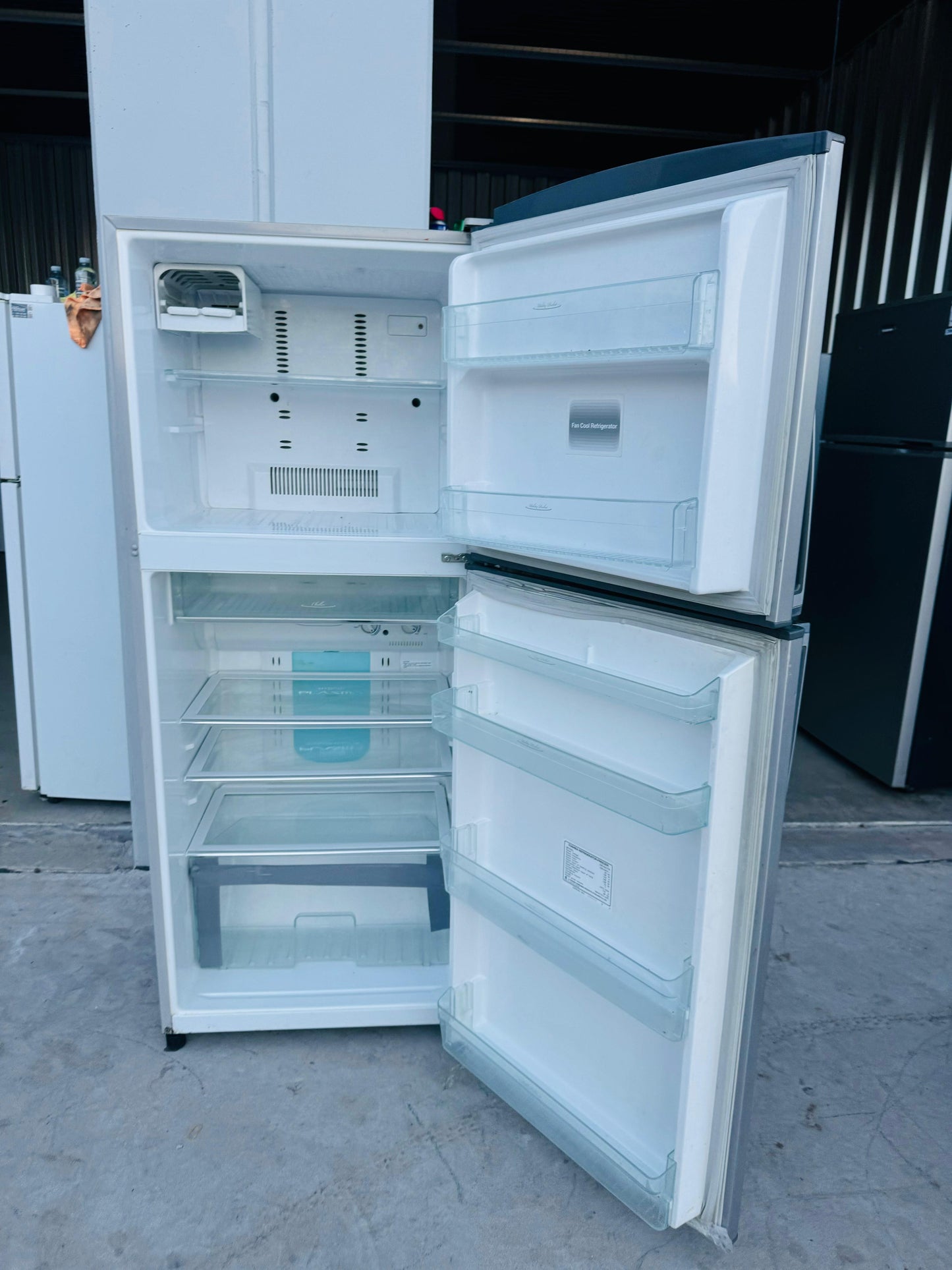 **TOSHIBA 382 LITRES FRIDGE FREEZER**