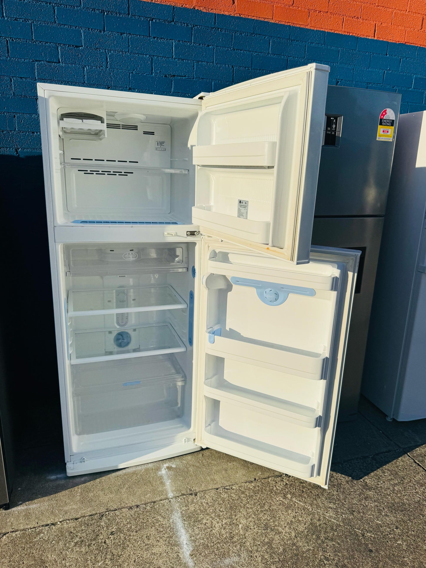 **LG 402 LITRES FRIDGE FREEZER**