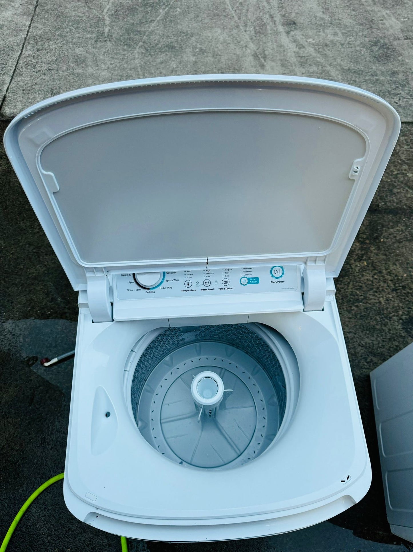 **SIMPSON 6KG TOP LOADER WASHING MACHINE**