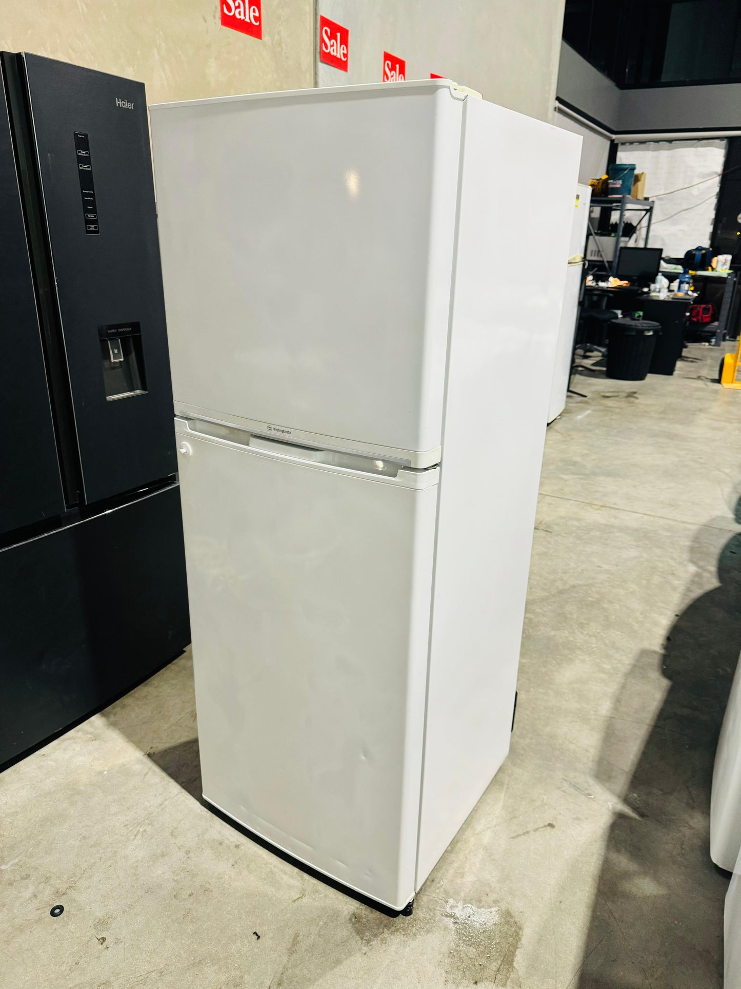 **WESTINGHOUSE 310 LITRES FRIDGE FREEZER**