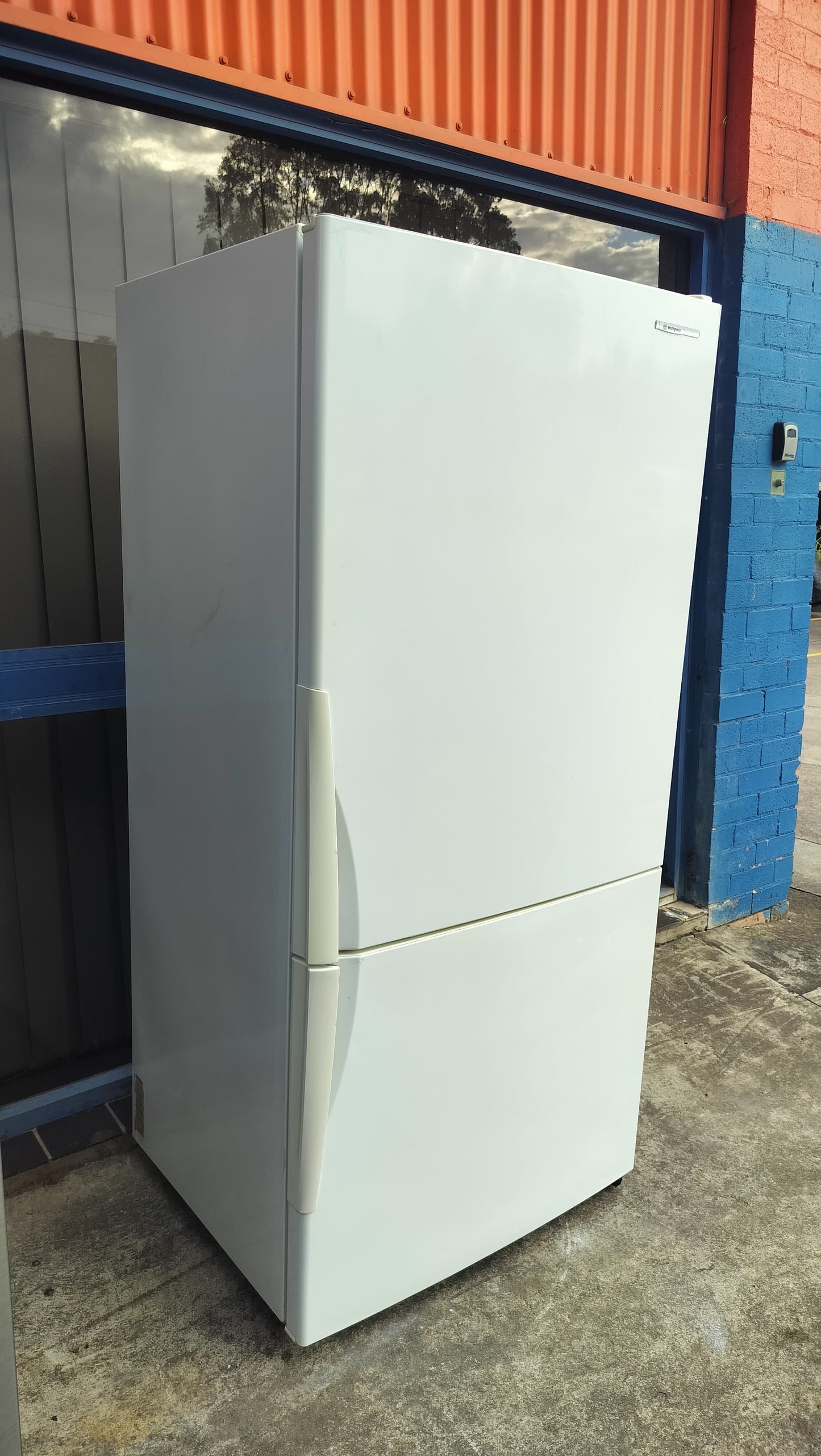 **WESTINGHOUSE 505 LITERS FRIDGE FREEZER**