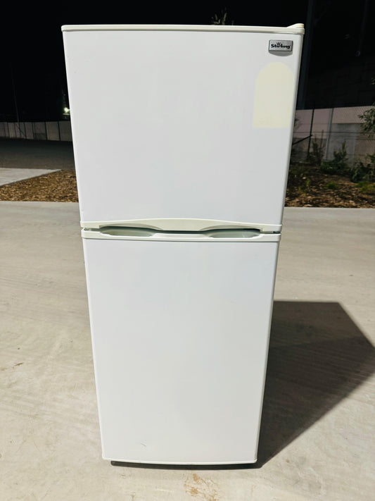 **STIRLING 215 LITRES FRIDGE FREEZER**