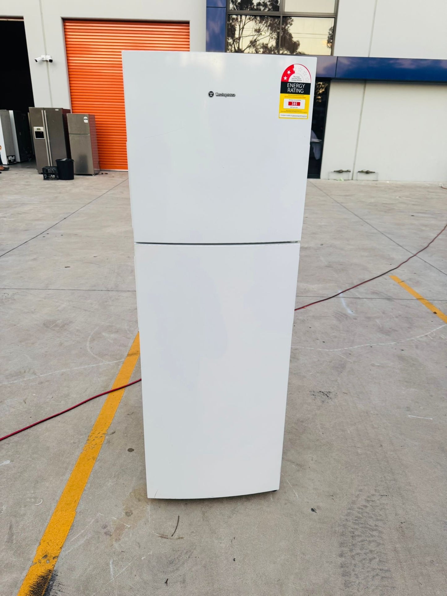 **WESTINGHOUSE 275LITRES FRIDGE FREEZER**