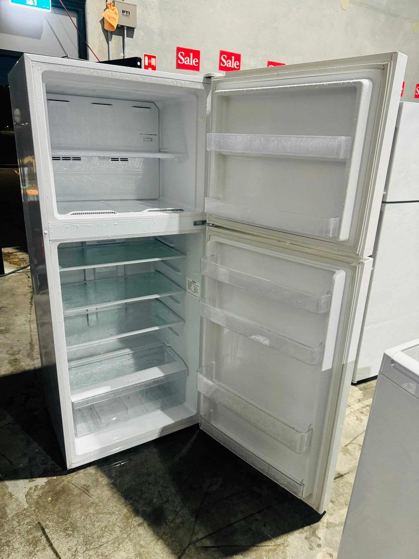 **HAIER 422 LITRES FRIDGE FREEZER**