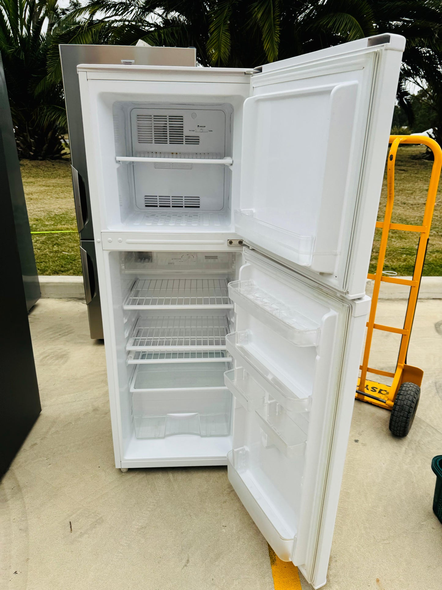 **WESTINGHOUSE 202 LITRES FRIDGE FREEZER**