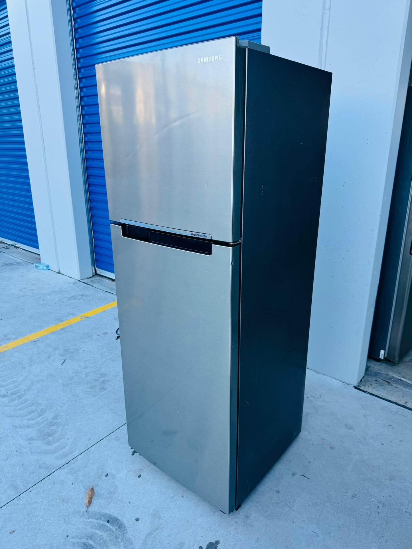 **SAMSUNG 341 LITRES FRIDGE FREEZER**